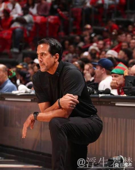 巴特勒半场17分钟贡献8分3篮板2助攻,投篮7中4 巴特勒半场17分钟贡献8分3篮板2助攻,投篮7中4